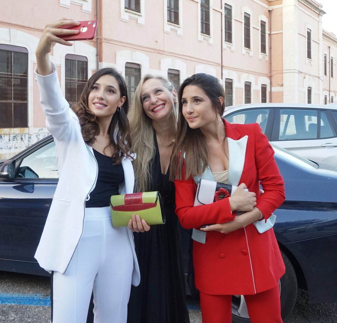 ELastrucci's tweet image. Angela e Marianna Fontana vincitrici #David2017 Miglior attrici protagoniste #indivisibili #EdoardoDeAngelis 
#Safiter #EleonoraLastrucci