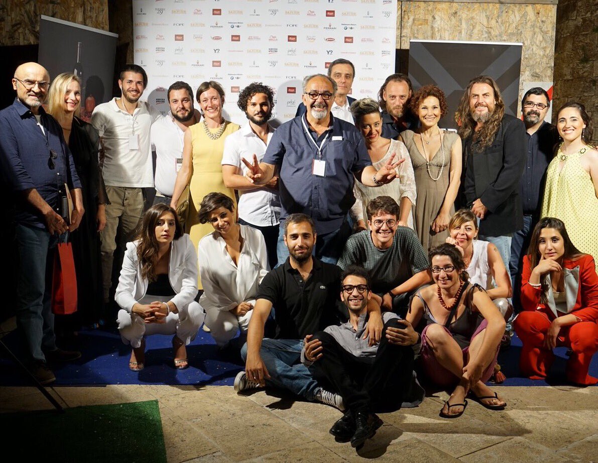 ELastrucci's tweet image. Angela e Marianna Fontana vincitrici #David2017 Miglior attrici protagoniste #indivisibili #EdoardoDeAngelis 
#Safiter #EleonoraLastrucci