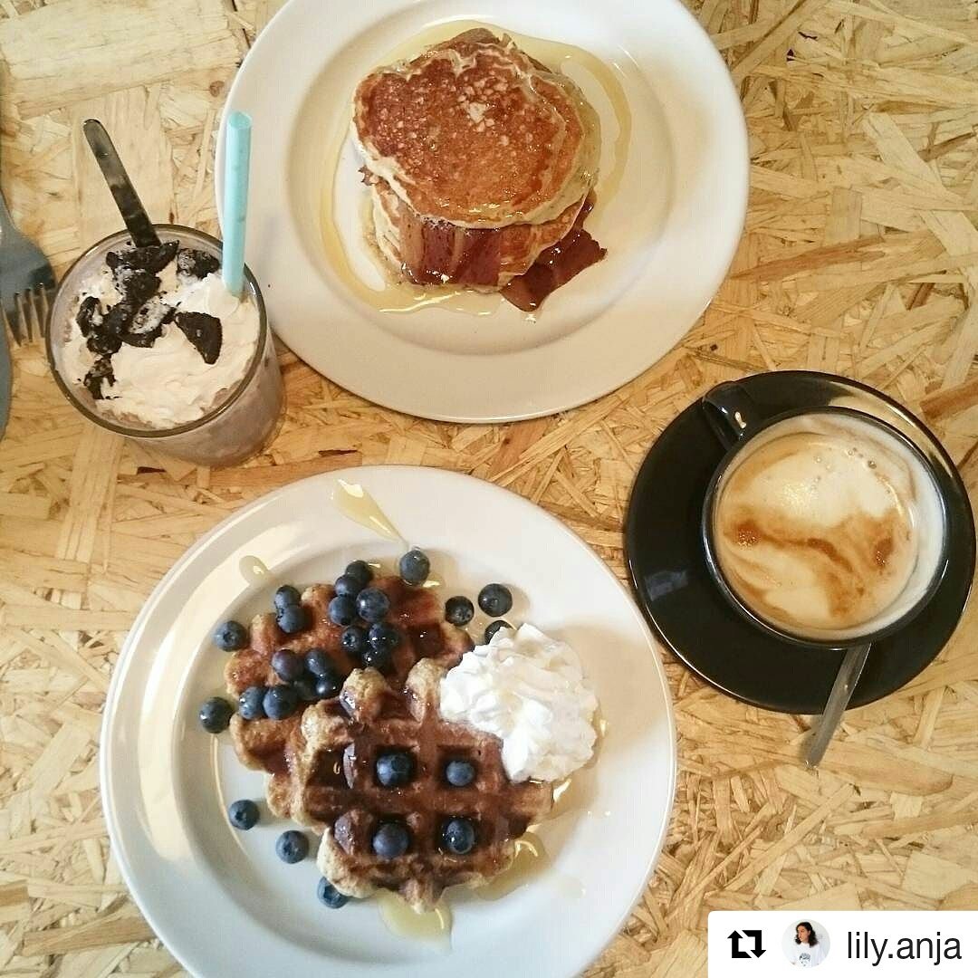 GrumpyPandaFood's tweet photo. Pancakes and waffles for breakfast? Go on then! 😉 #vegan #gateshead #whatveganseat #alldaybreakfast https://t.co/vNkRPXdWb3