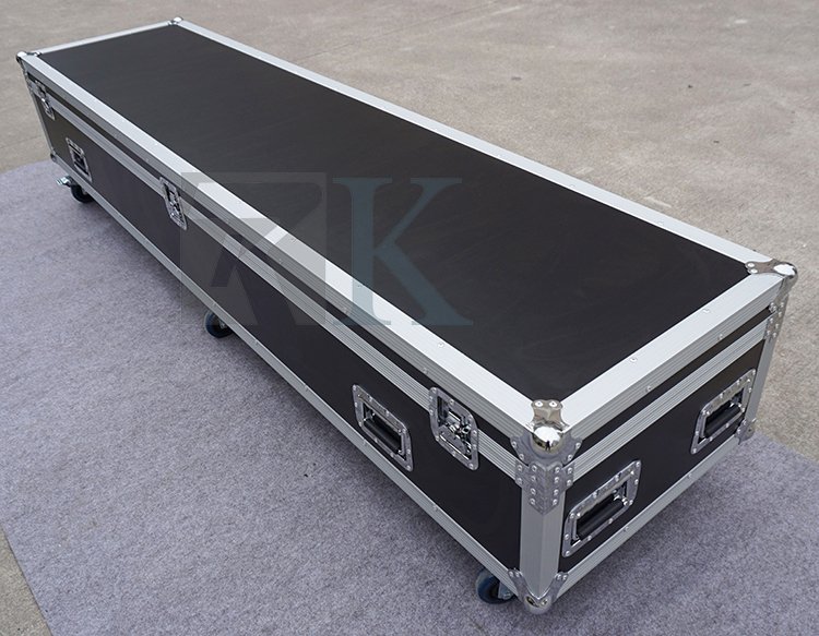 Utility Trunk Road Case
Case Model: RKTUT2245434C
Case Size: W224 X D540X H340mm
Luke Zhang: sales@chinaflightcases.com