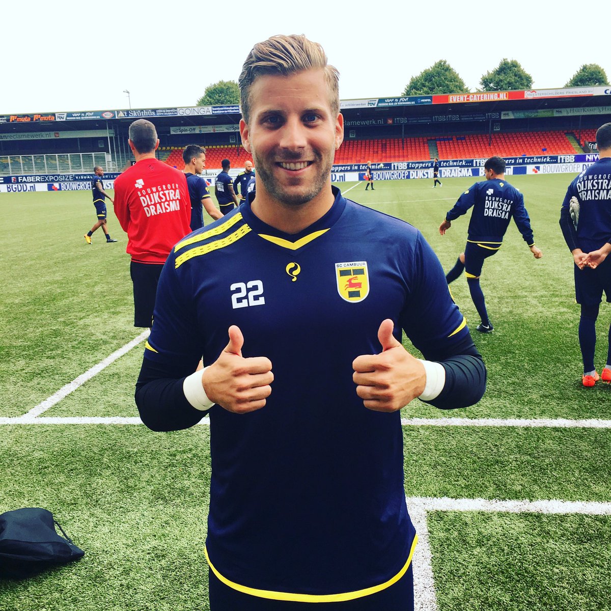 🎉 Vandaag voor het eerst op het veld en dat op zijn verjaardag! Veel succes bij onze mooie club en van harte gefeliciteerd Erik Cummins! 💛💙