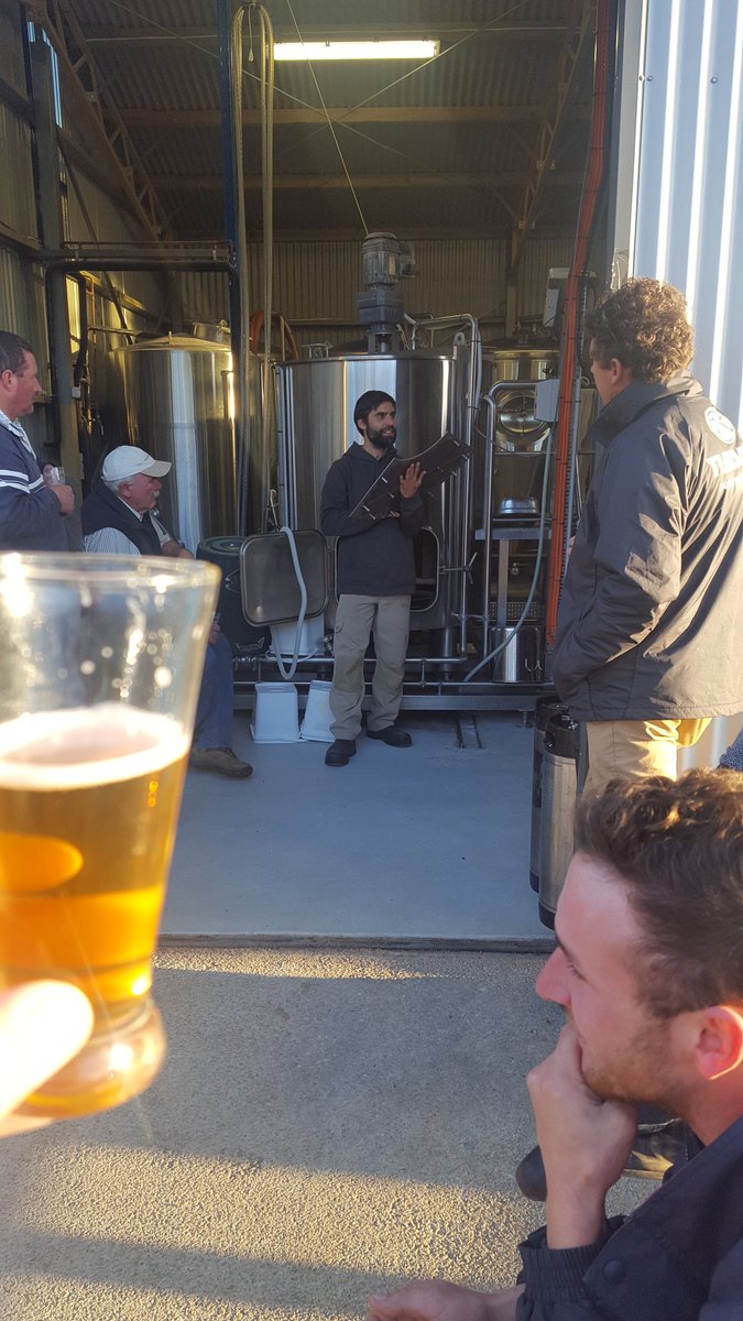 flicturner's tweet photo. @Mackillopfarm Ending a great couple of days with malt barley discussions @LuckyBayBrewing https://t.co/TFgcONsyNz