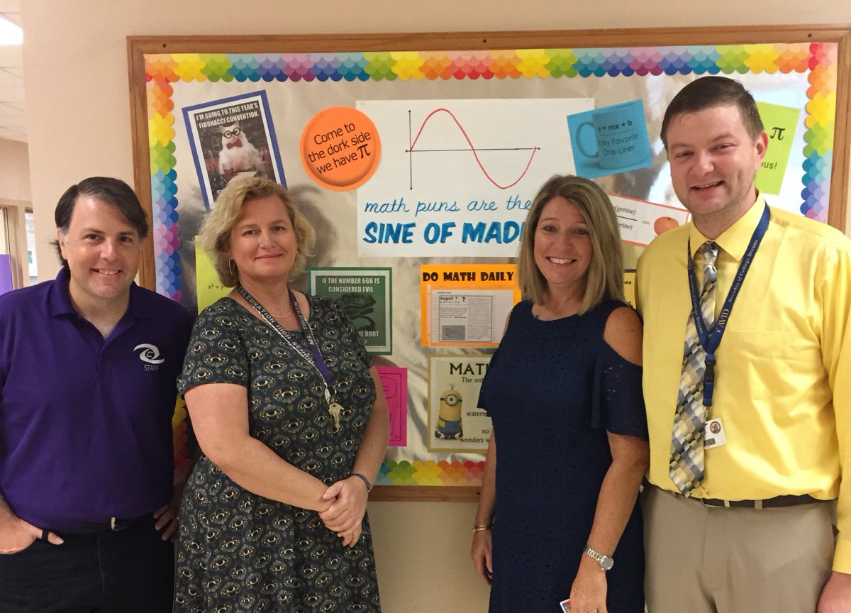 OsceolaEA's tweet photo. The teachers at celebration welcome ALL their students to the new year! #Back2School2017 https://t.co/szA4h3WtJK