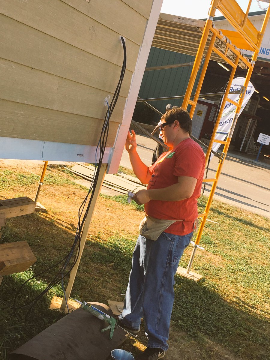 drew_garretson's tweet photo. #AgBuild volunteers hard at work @Local_NCC @Co_Alliance_LLP @PremierAgEnergy #Harvestland #Ceres @LandOLakesInc #FeedingHumanProgress https://t.co/qkNTByJ2kI