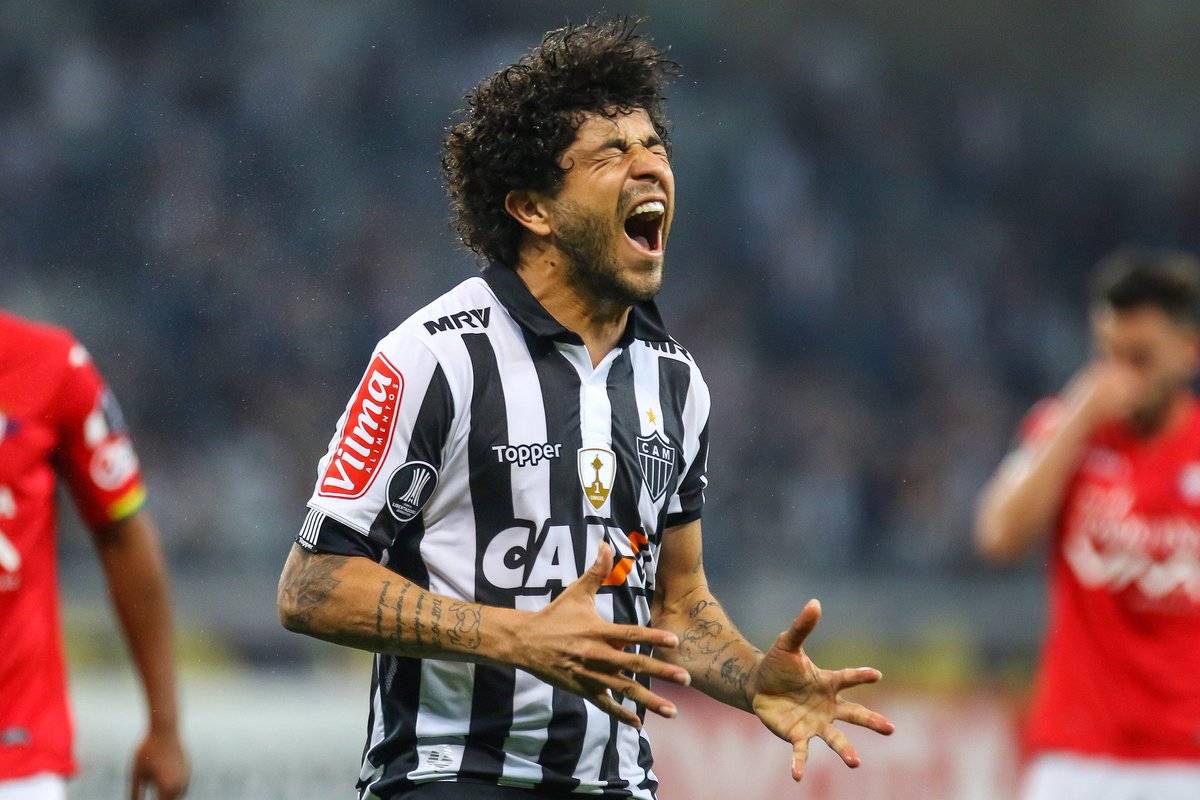 PaixaoBlog's tweet image. A &quot;obrigação&quot; não cabe na camisa Alvinegra. No Facebook. bit.ly/2us6G1W