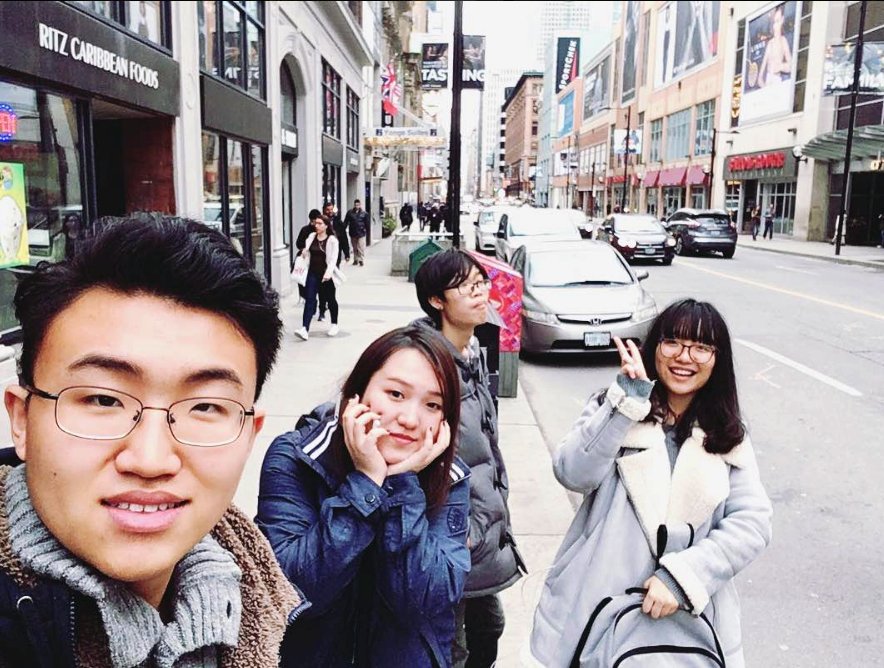 CultureWorksEAP's tweet image. #TBT to a school trip to #Toronto for some Eaton Centre shopping! The Eaton Centre is a famous Canadian mall - you can&apos;t miss it! #ESLfun