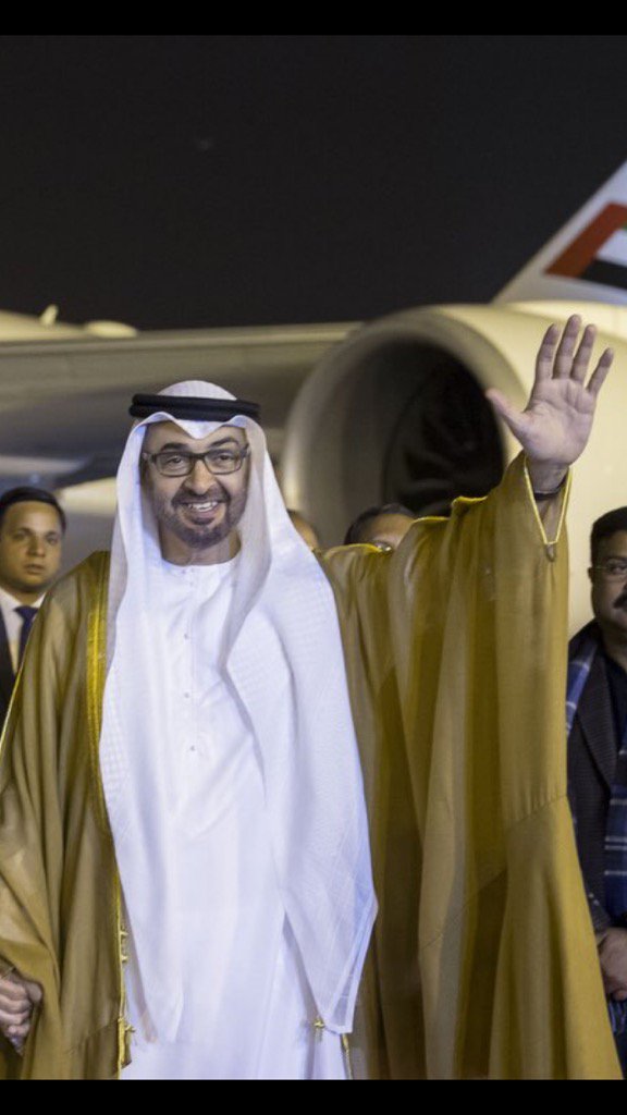 JumaaALGhuwais's tweet image. العام حذرهم من اللعب بالنار 
واليوم من يلعب حرق له صبوعه
.
عَوّد سيوفه تضرب الروس الكبار 
ولاّ الضعافا ما يفكون صوعه