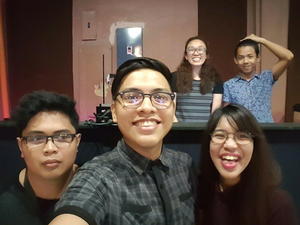 ShengXXV's tweet photo. With these people, I couldn't ask for more! Love na love ko kayo sobraaaaa! 🤗😊😘❤️ #MultiMediaTeam #COGLP #blessed https://t.co/65g30evOWM