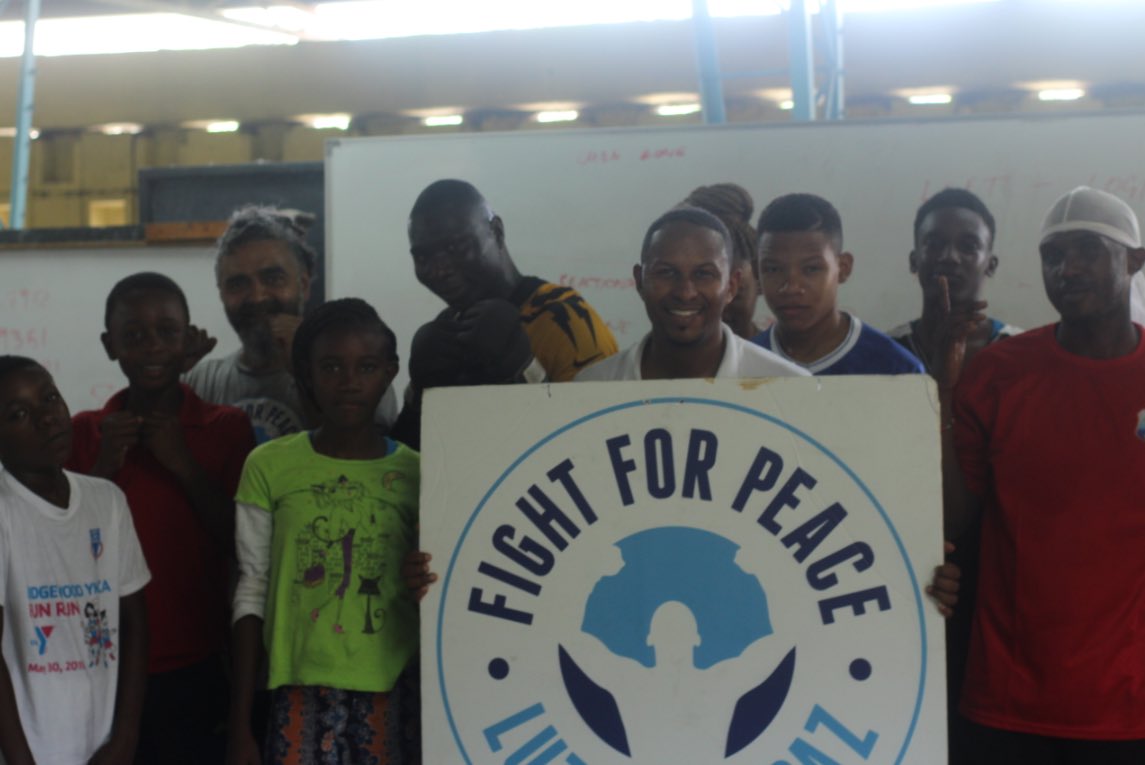 nathanielpeat's tweet photo. Loved coaching w/ @thesafetybox_uk partners @fightforpeace training in #KnifeProtection #Defensive #CombatSport #violencereduction 🇯🇲 https://t.co/jAStswDpzU