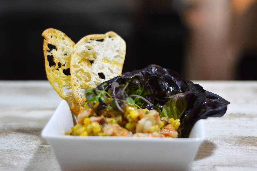 LibraryKitchen's tweet image. Carolina Sweet Shrimp, Summer Corn and Peach Cocktail, White Peach-Champagne Dressing and Crispy Sour Dough Bread // LibraryKitchen+Bar