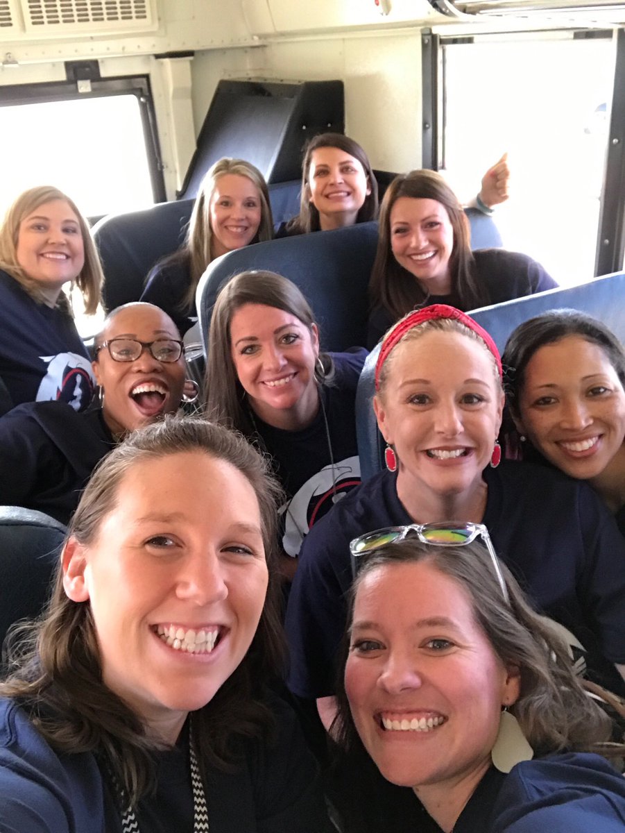 AtothePhaston's tweet photo. On our way to convocation reppin' @LindseyElem #backofthebus https://t.co/Zfzo6lZP7p