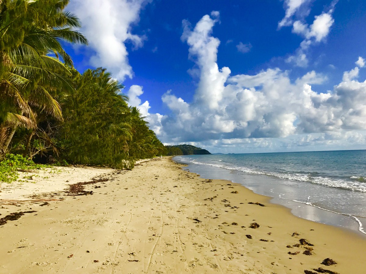 Four stunning miles of #fourmilebeach and you get to run every one of them! See you October 22 #gbrmarathon #thisisqueensland #exploretnq