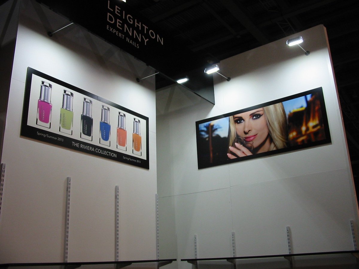 Abbeylighting's tweet photo. Made in the #UK, #LED Soligen #exhibition display floodlight is still the No.1 choice for #contractors &amp; exhibitors https://t.co/3u07kWHeoB https://t.co/sKdrGRVpVv