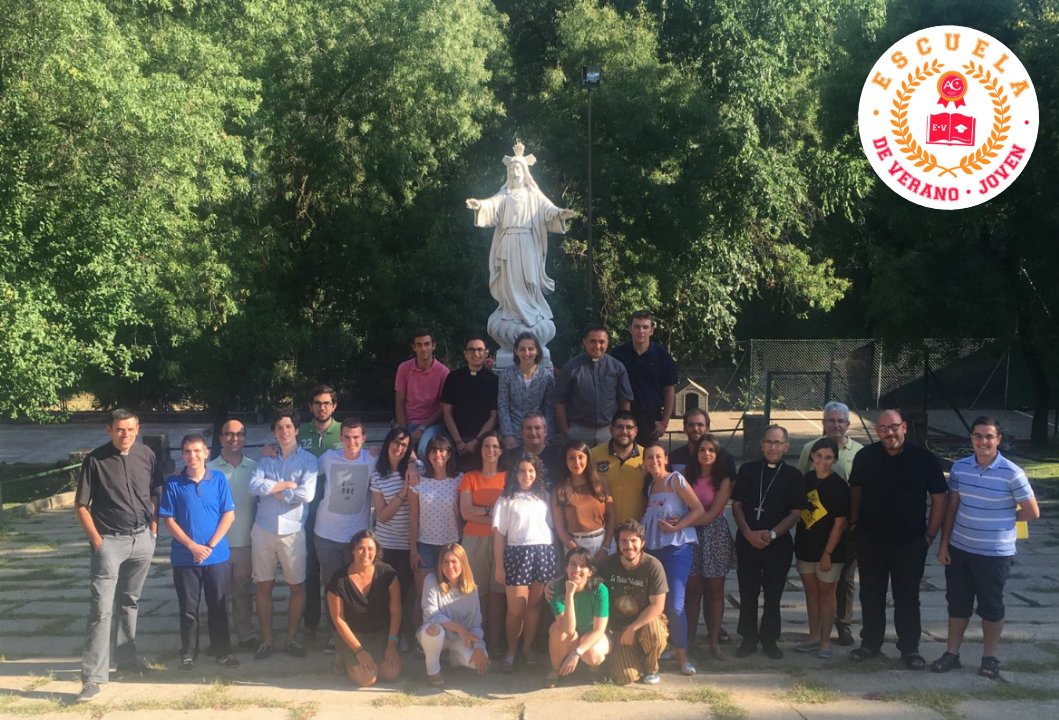 ACJovenesGetafe's tweet photo. "Sois la esperanza de la Iglesia que espera que os hagáis mensajeros de la esperanza" Benedicto XVI
Escuela de Verano joven, #Rozas17 https://t.co/mvZdjNUEcf
