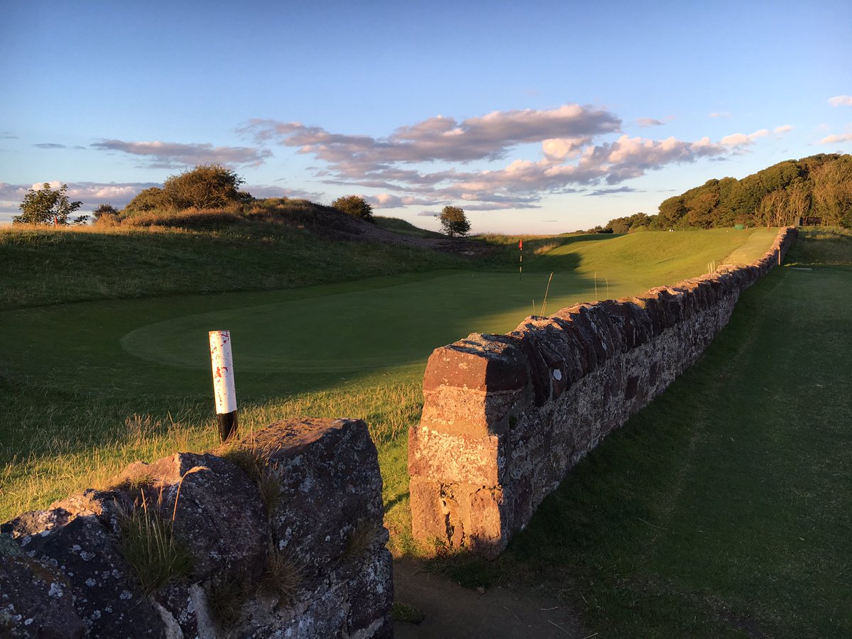 edhodgesport's tweet photo. Picked a rather special evening last night for a long-overdue first-ever game @NorthBerwickGol. What a course... and so much fun! Stunning.👍 https://t.co/YbqgHbiHRo