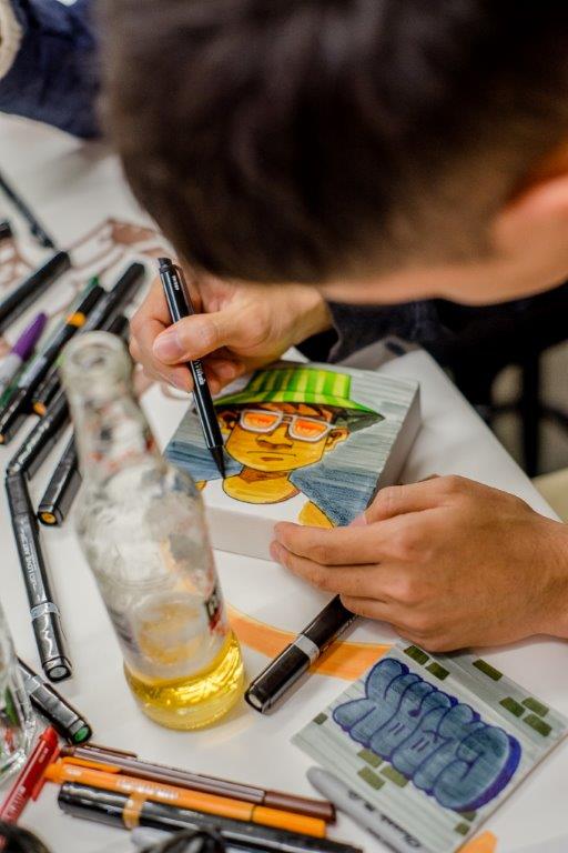 AmigosBeer's tweet photo. Let's get creative #streetartthursday #summershowcase #trappedinzoneone  @CreativeDebuts Credit:@ryanprince_art https://t.co/yvmgADWvmH