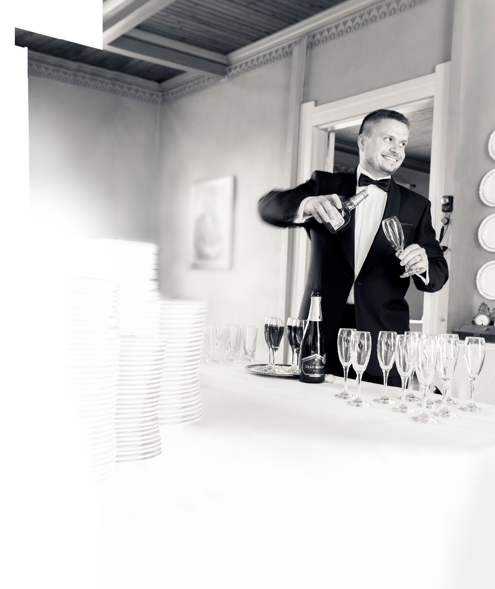 Tänään arki on juhlaa, sillä elokuun kymmenes, 1852, perheyhtiömme perustettiin Kuopioon. Nostetaan malja nuorekkaalle 165-vuotiaalle!