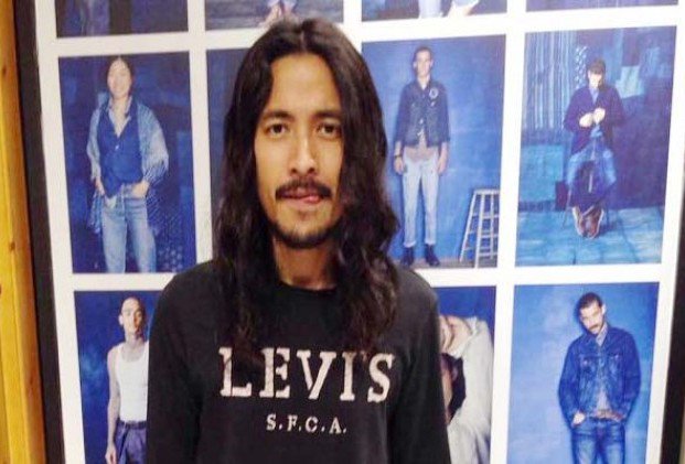 Penyanyi Ello Ditangkap di Jagakarsa Bersama Temannya. goo.gl/xynSTv <a href="/INFOBNN/">BNN RI</a> #Tercyduk #Narkoba #Narkotika #Ello #InfoSeleb