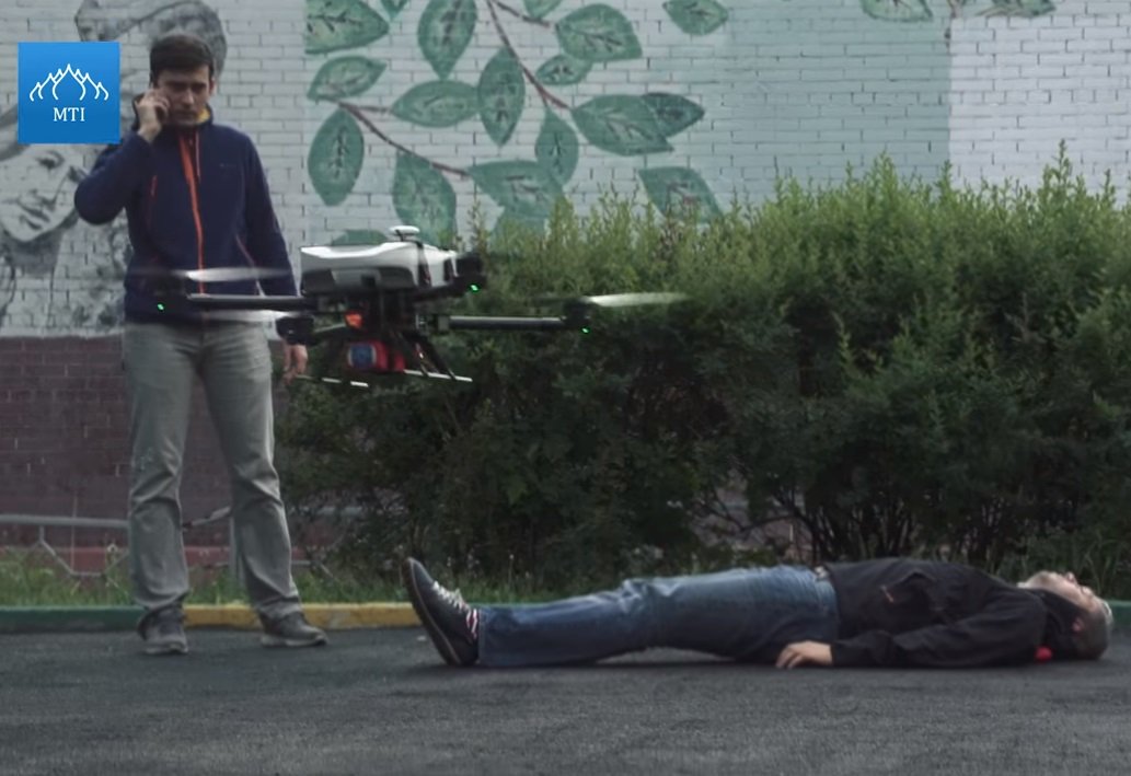 Infodron_'s tweet photo. #UAV de emergencia | Investigadores rusos equipan un dron con un desfibrilador https://t.co/4m8sN2yslM https://t.co/B5lFt45Gq6