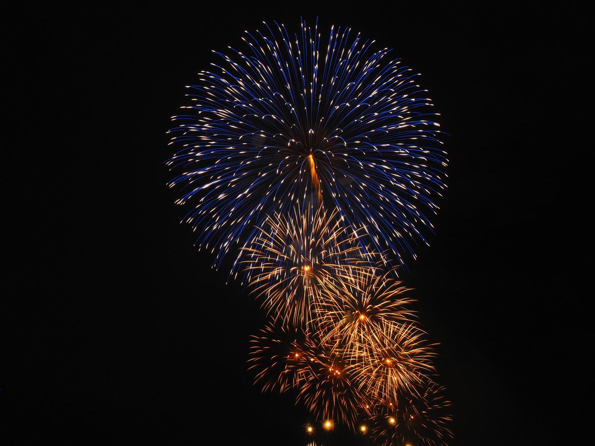 kdusynpi_h's tweet photo. まだまだ難しいし、広角が改めて欲しいと思ったな！！

#��火
#淀川花火大会
#花火初心者
#カメラ
#olympus 
#カメラ好きな人と繋がりたい 
#カメラ好きに悪いやつはいない
#ファインダーの越しの私の世界 https://t.co/A7T1pMhj48