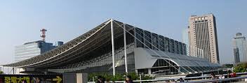 AGrande_FR's tweet photo. Ariana est en train de performer à la Makuhari Messe à Tokyo au Japon (10/08) https://t.co/Jc3U9nzvxE