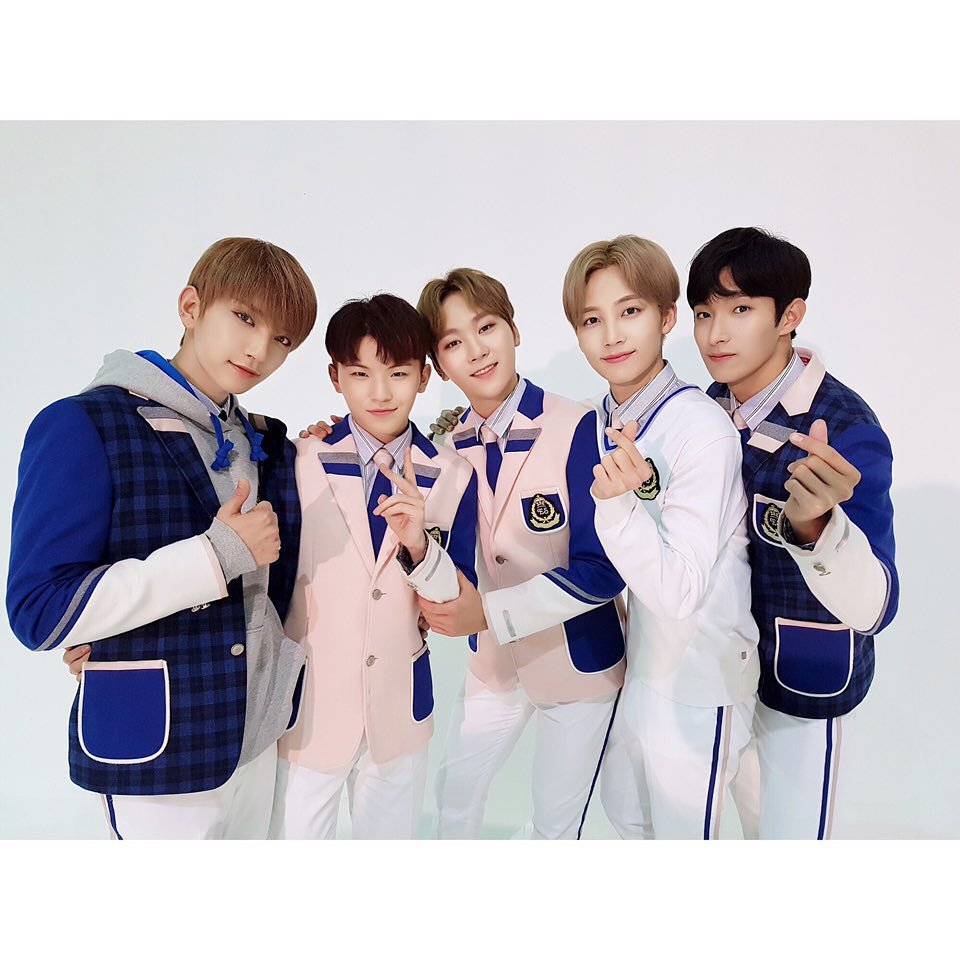pledish_17's tweet photo. SEVENTEEN for Elite uniform♡ https://t.co/uWeIJyU98Y