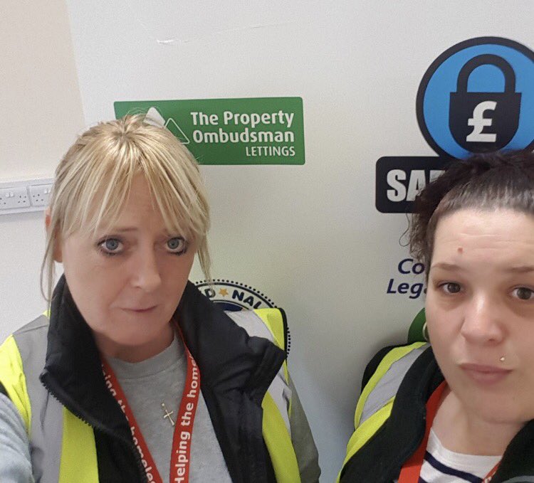 HomelessWigan's tweet photo. Lana &amp; @WiganDawn have been on outreach since 8am this morning Helping &amp; supporting #Wigans #Homeless 

#CommunitySpirit
#Kindness https://t.co/FvlW1zEchI