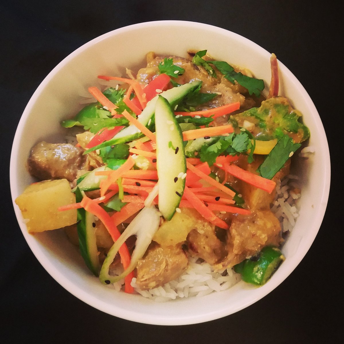 TheCafe_'s tweet photo. #thursdaytreat Thai beef curry with coconut rice @TheCafe_ @VacherinLondon #Food #Lunchtime #britishsummer #streetfood #sidewalkbites https://t.co/cHK7NWpqkZ