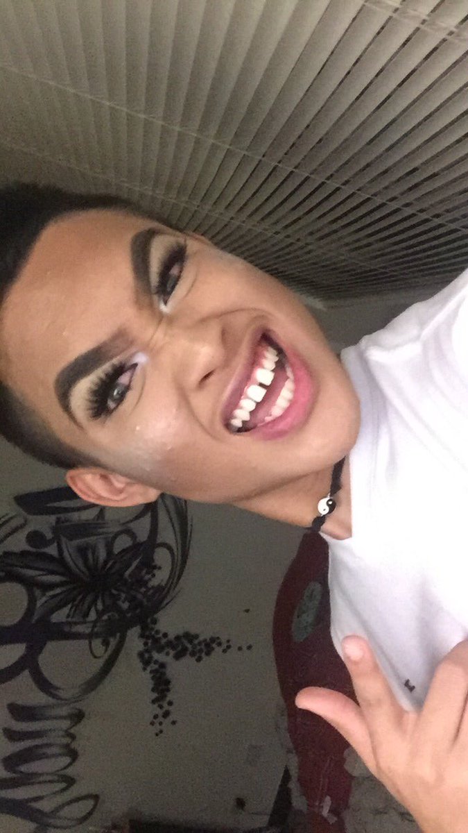 _keonilee20's tweet photo. So I never had the confidence to actually smile and post a pic with me smiling but I'm just like FUCK IT look how cute my gap isπ #imarare β¨ https://t.co/BBpOiMN4I9