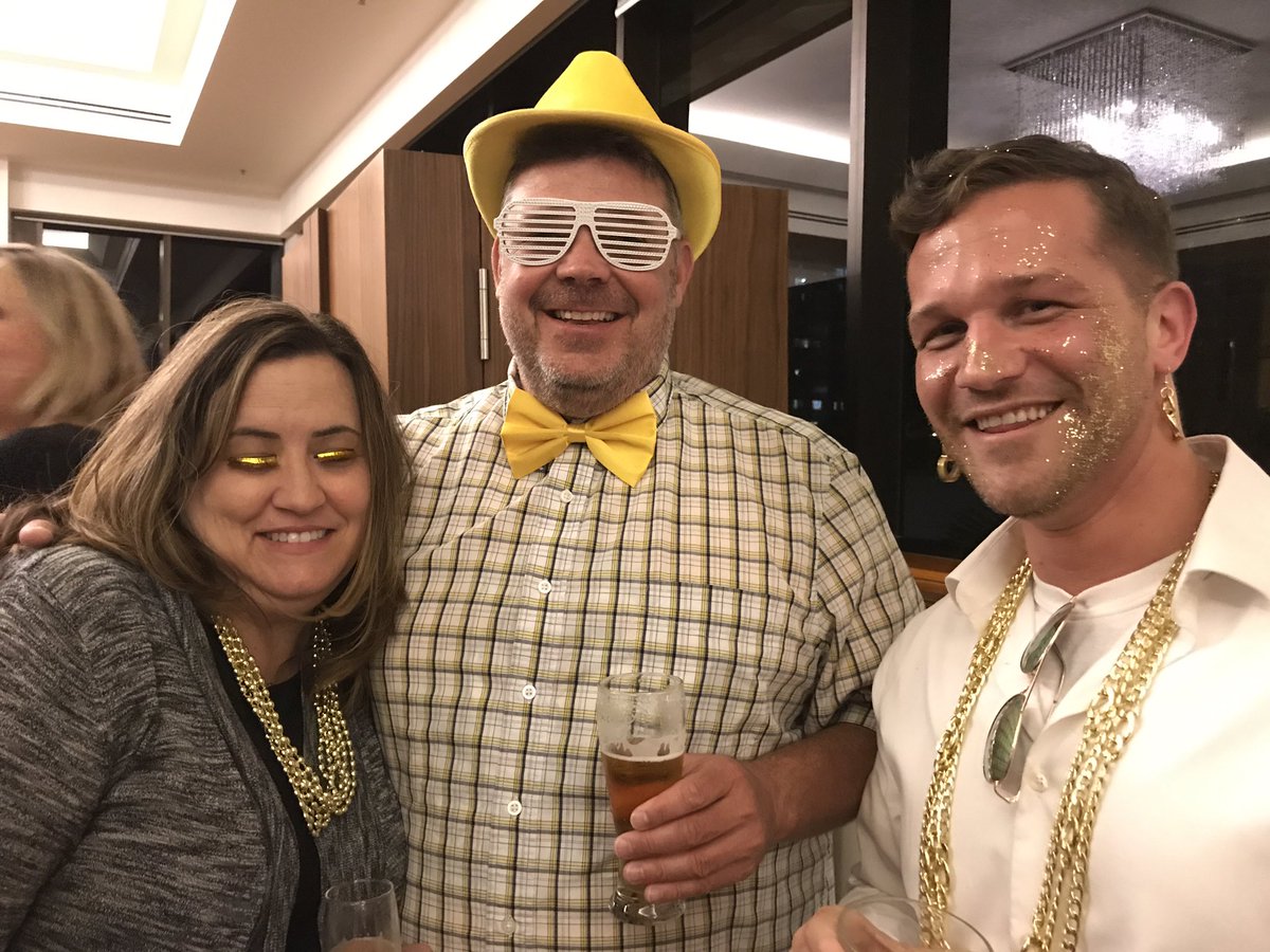 SkyeCoote's tweet photo. #ANVC #NETSMART getting into the "gold, glitter &amp; glamour" spirit @SMARTSTROKES17 dinner @WDusenbury @DibiaseSteve https://t.co/sCZqFhIBur