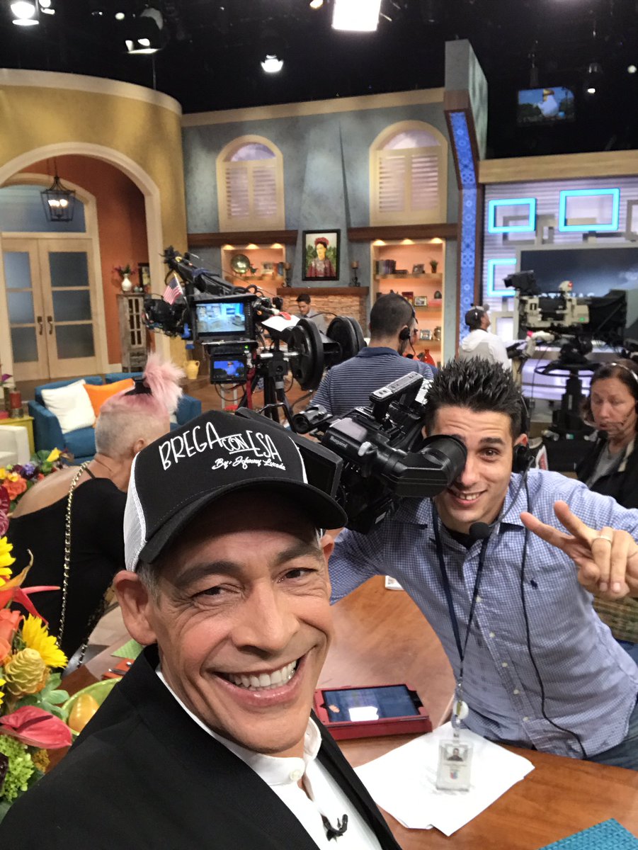 johnnylozada's tweet photo. #buenosdias #migente ya empezamos en @despiertamerica Estás con nosotros? @MALLIVALDES @ntjproduction #bregaconesa  https://t.co/MySeSYR5hX https://t.co/wlvYsLSv2J