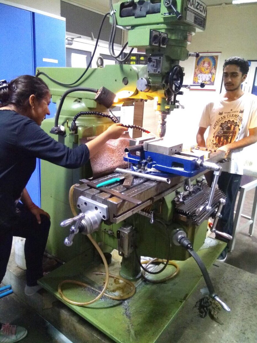 TeamGenesis3's tweet photo. The team getting their hands dirty. #Manufacturing #ATV #ESI18 https://t.co/bW4oNCufBk