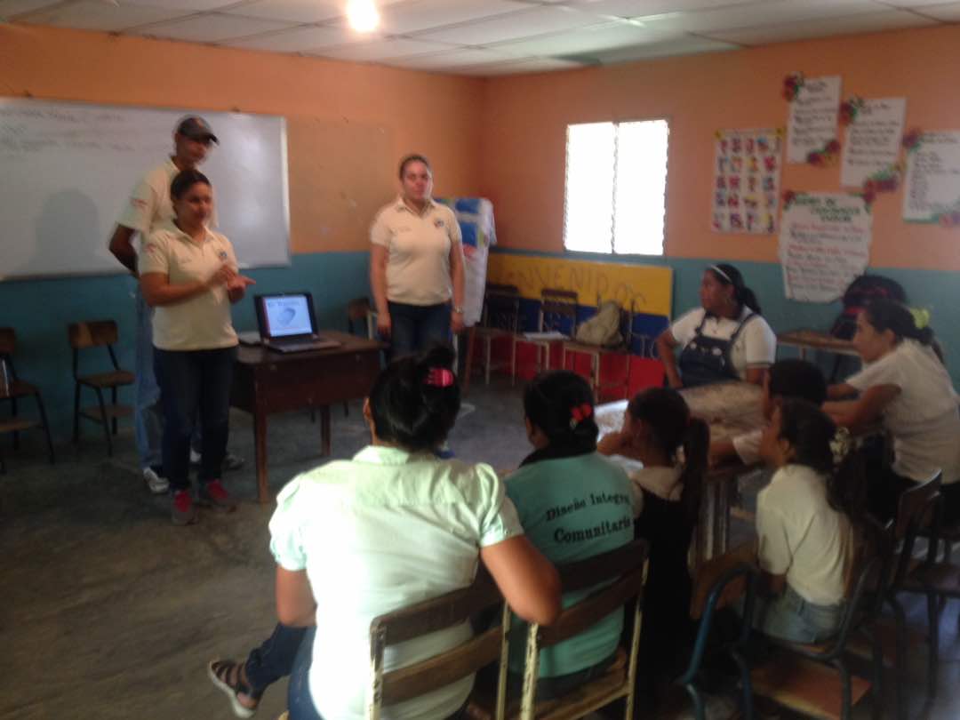 cbitmunmauroa's tweet photo. Tutores CBIT activados en el #PlanAgostoEscuelasAbiertas con Charlas sobre robótica educativa en #Mauroa @Fundabit_Falcon @Fundabit https://t.co/hgWh4JY7Ha