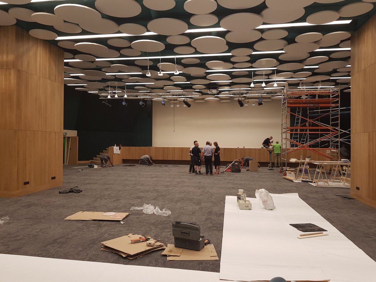wouterommeslag's tweet photo. Grote aula in afwerkingsfase. We zijn er bijna #odiseefm https://t.co/YJf7m1PZRH