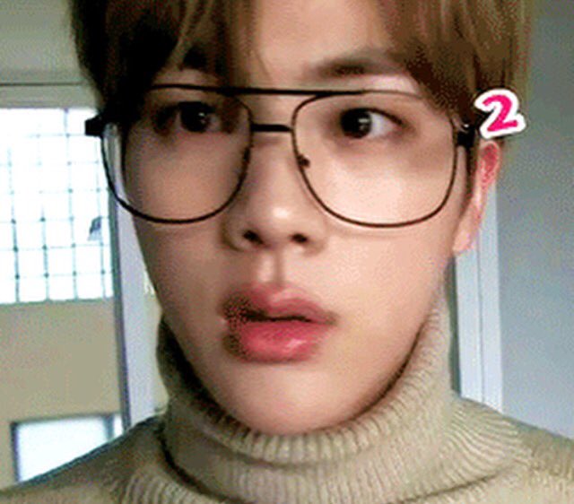 beyondgot7's tweet photo. Okay then Jin https://t.co/mWkEwHnNhr