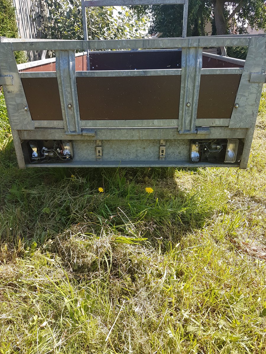 Bent u getuige geweest van de vernieling van de lichten van deze aanhangwagen te Hollum, dan komen we graag met u in contact. 0900-8844 (GS)