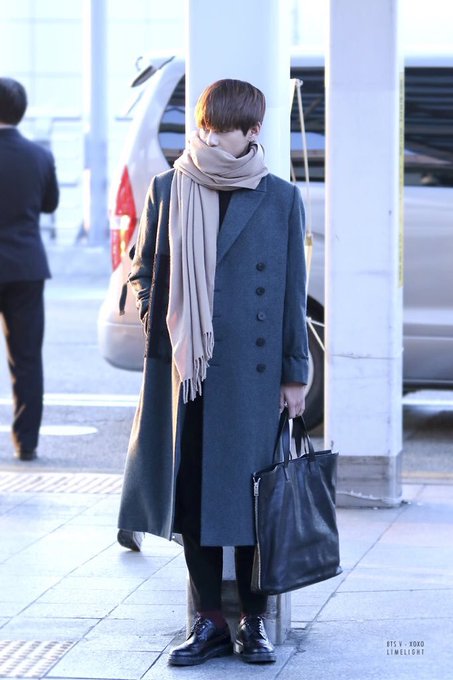 BTSテテ着用 CELINE 22SS レオパード テイルコートシャツ
