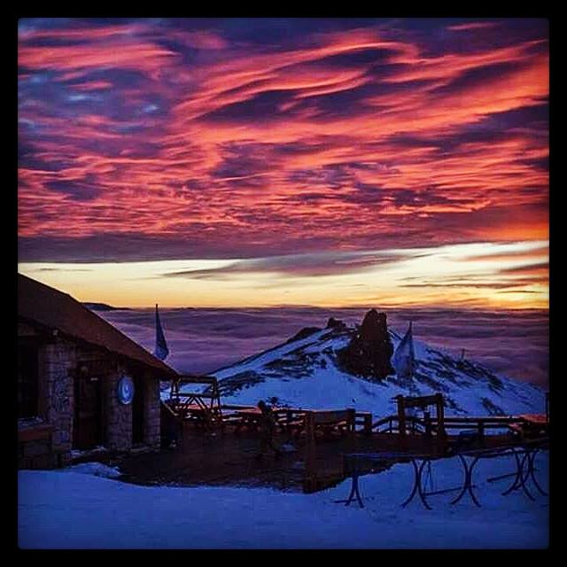 HugodeCucco's tweet photo. #BuenJueves
Amanecer en @CerroCatedralok Bariloche, Río Negro #Argentina
Foto Ramiro Tato Chediek
Cómo empezaron su día?
@BeluJonsson https://t.co/ZPQrT2FFLy