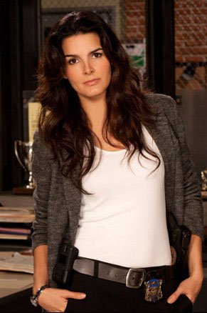 Actress Angie Harmon celebrates her 45th birthday today.
Happy birthday Angie! 