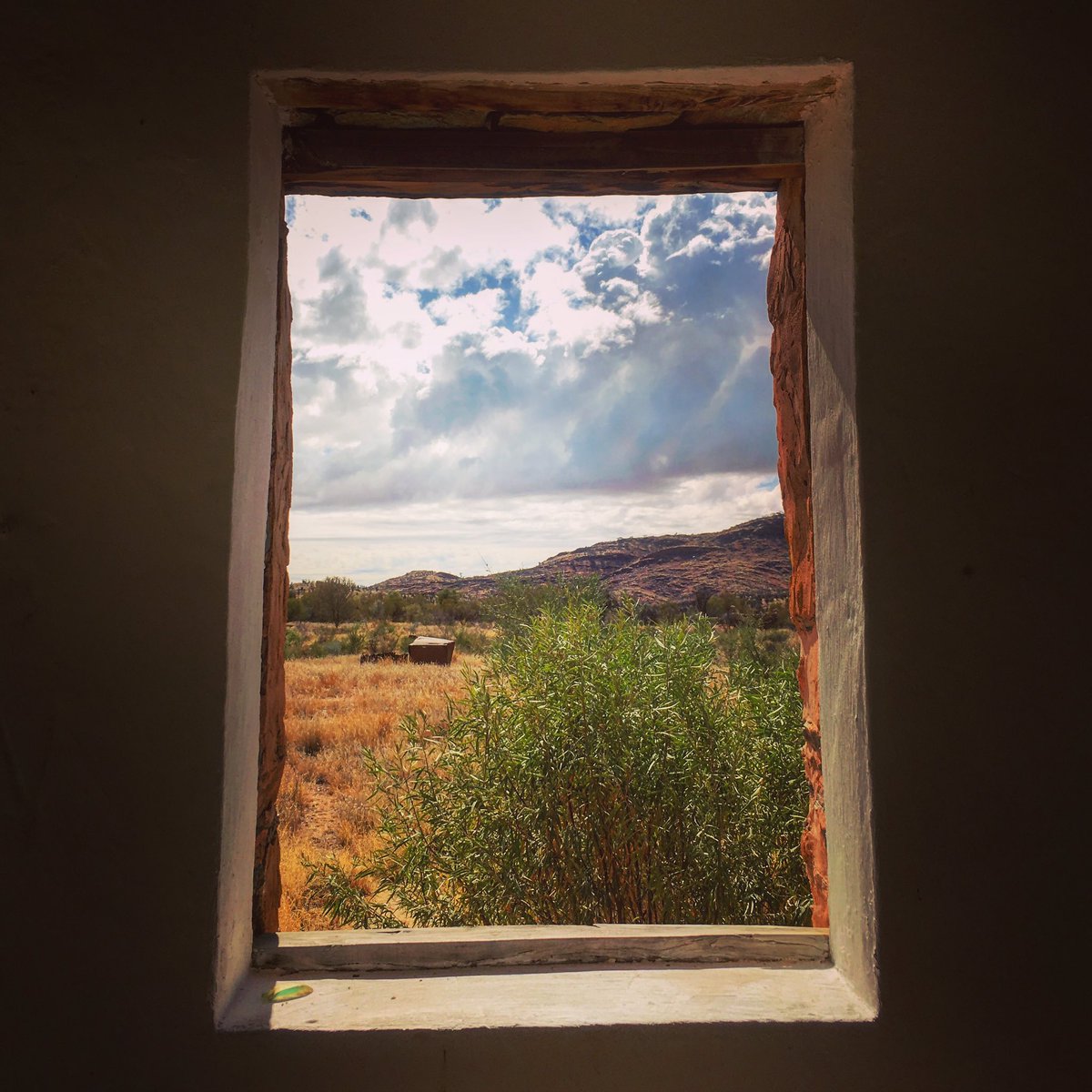 lym5h's tweet photo. This peaceful landscape belies how hard life was out here in the Outback in the 19th century. #outbacknt #redcentre #ghosttown #arltunga https://t.co/77i3zdhHAb