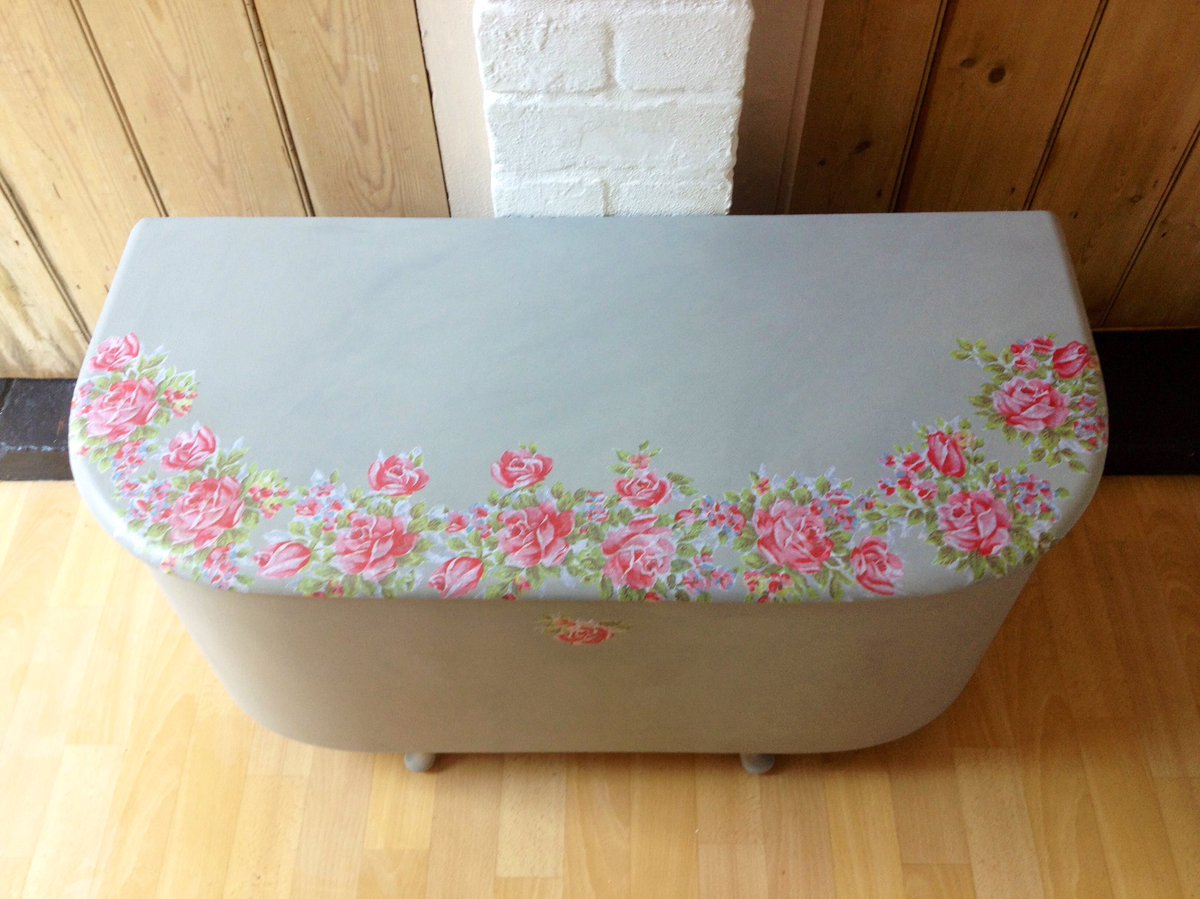 DicksonVintage's tweet photo. #ThrowbackThursday A beautiful blanket box which was #upcycled with @AnnieSloanPaint And decoupaged with #cathkidston flowers! ❤️🌸🌺 https://t.co/zaTmtfH4hK