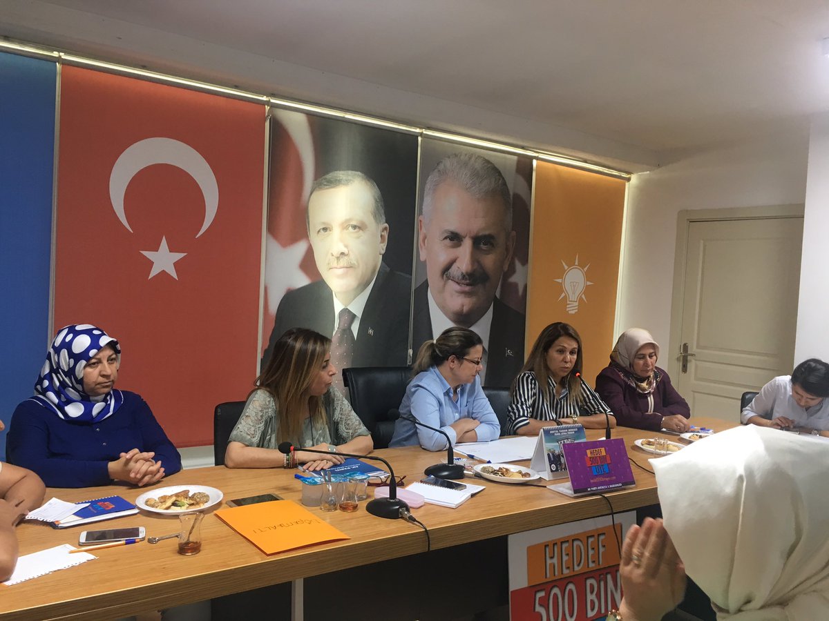 İl Kadın Kolları Bşk Av. Esra Özkoç, Vekilim sayın <a href="/gokcenenc07/">Gökcen Özdoğan Enç</a> İlçe başkanları ile beraber kongre sürecini değerlendirdik..