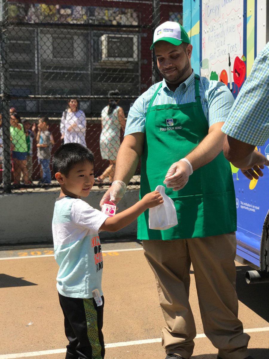 .@NYCSchools will serve #FreeSummerMeals through September 1. Daily menus include locally sourced & produced foods! ow.ly/NCFR30efIov