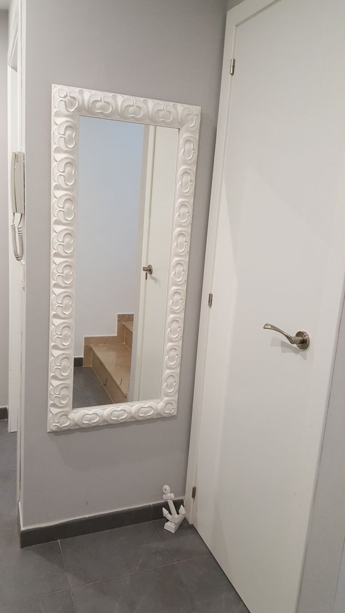 marcsgalmes's tweet photo. Mirall en marc blanc per a un apartament a la mar ⚓ #espejo #decoracion https://t.co/2F05IsDcKd