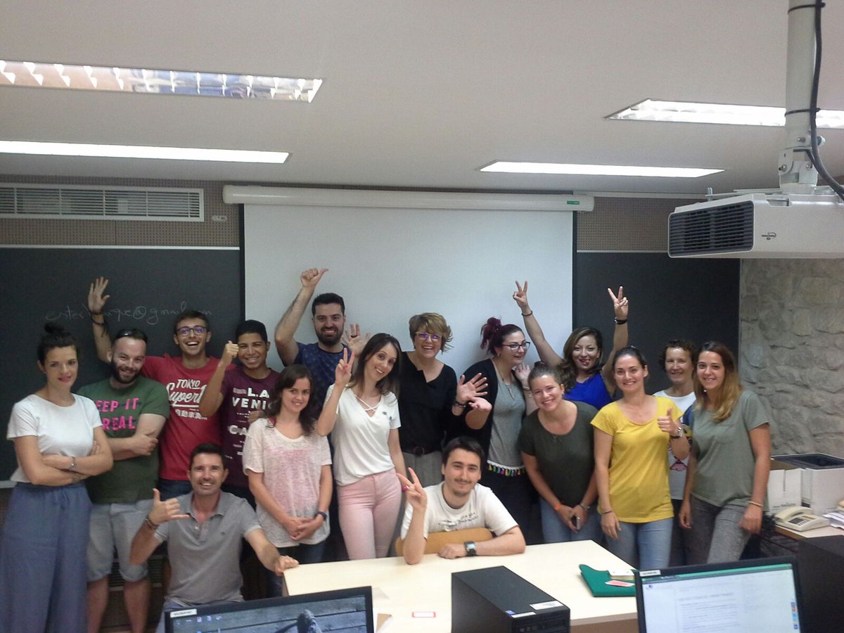 esterbarque's tweet photo. @paerialleida @imolleida Gràcies!!! Els alumnes ens inspiren! #curscommunitymanager https://t.co/QkCZnsMf0N