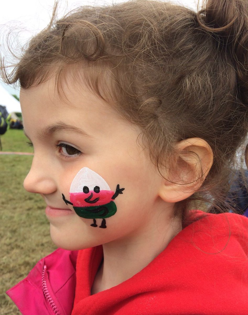 BridgendCBC's tweet photo. As this week is #Steddfod2017, here’s a #TBT to when we proudly hosted @EisteddfodUrdd in #Pencoed in May – what a week that was! #Urdd2017 https://t.co/egES5jPGb7