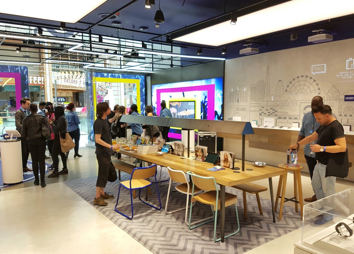 O2Careers's tweet image. Pop into our #O2SOTF to get a unique experience, much like Sandra. 👉 o2.uk/fUjrh5