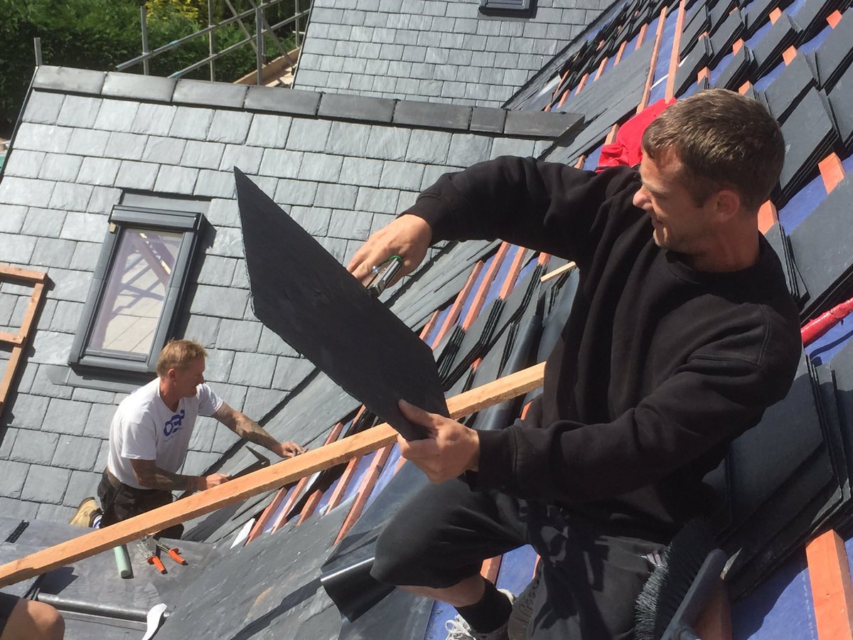 LEICTRADROOFING's tweet image. New @Freund slate cutters curtesy of @SIGAslate merchant wigston Leicester , thanks james for the service #viprecognition JAMES