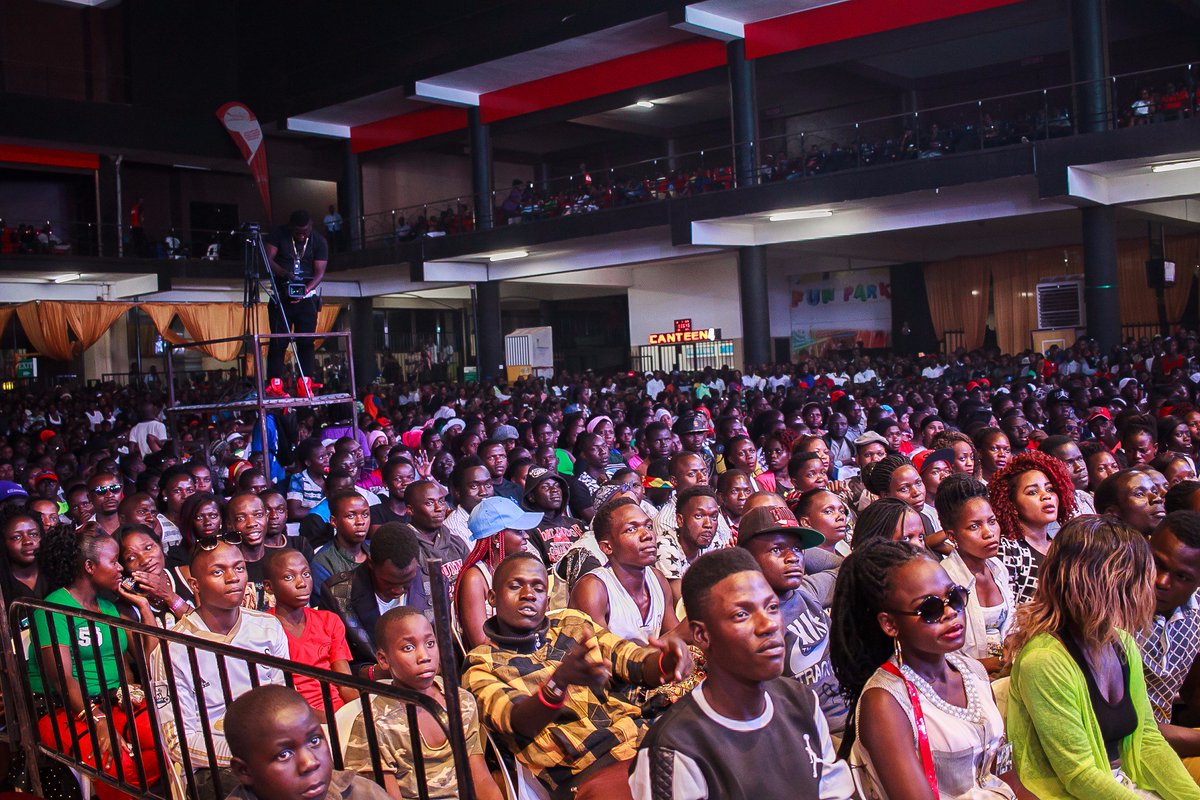 ZizaBafanaUg's tweet photo. #TuliMajjeConcert Thank you Uganda #PowerfulVibe #Joker #TuliMajje #Mu'lo #KatondaWaRagga #ConcertTbt @JChameleone @HeBobiwine #PeaceNUnity. https://t.co/nYZavXCVGi