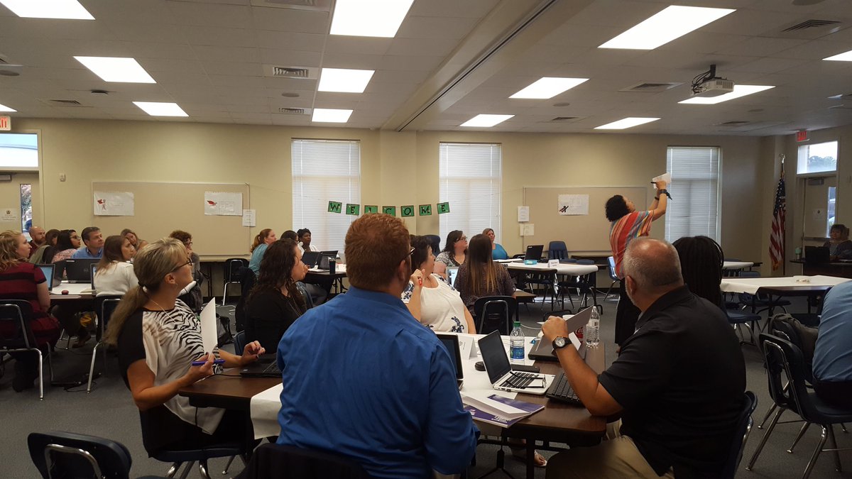 BrittanyGargano's tweet photo. Coach @loripeyton starting the modeling off right! #UCPSEP #MiddleSchool https://t.co/uEMrZHpMtP